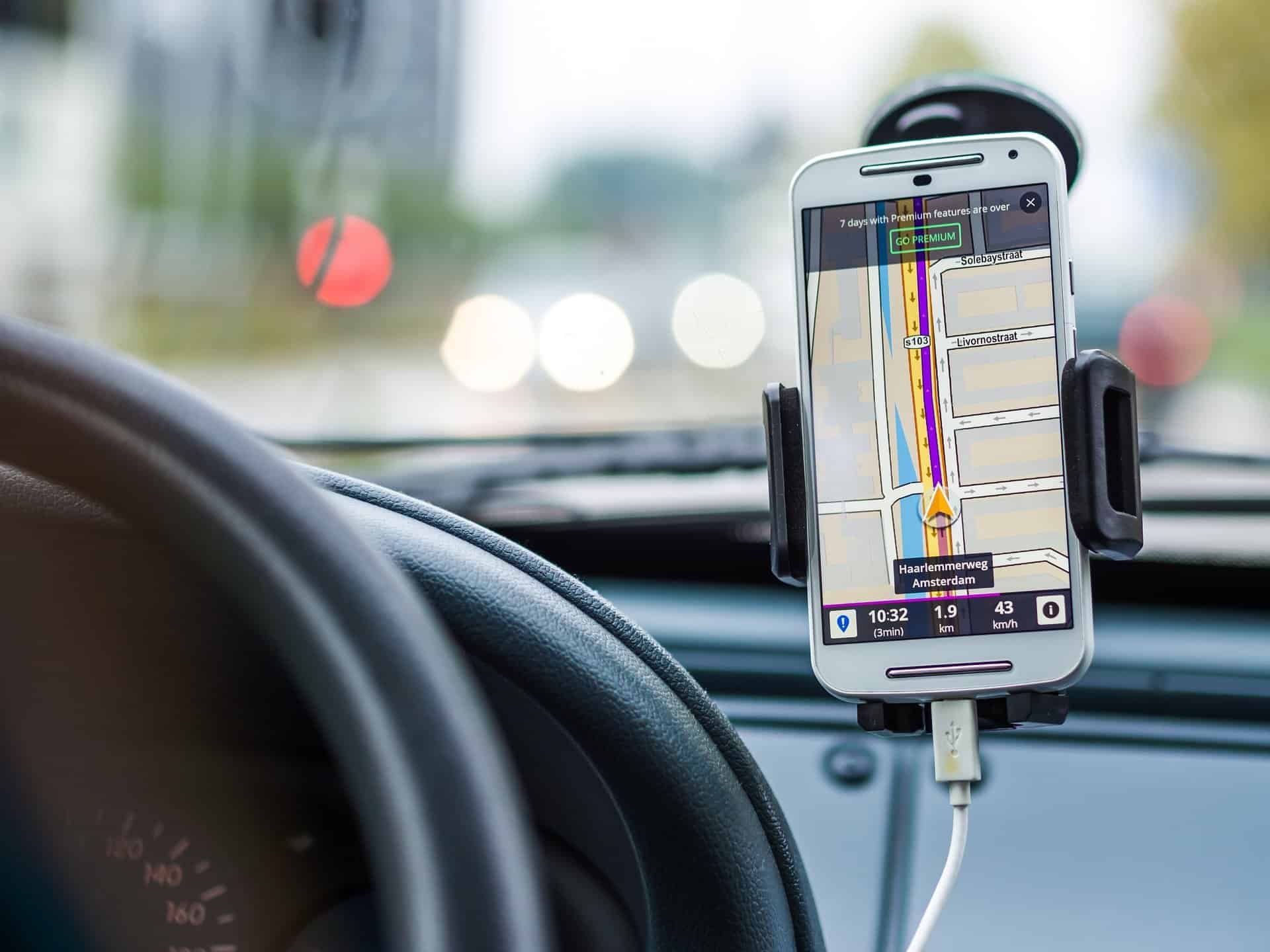 GPS in the car – phone or dedicated device?
